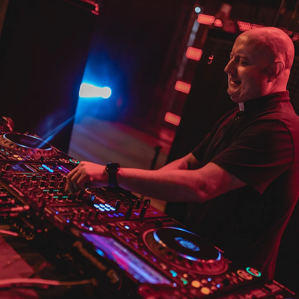 Padre/DJ português é destaque no Washington Post