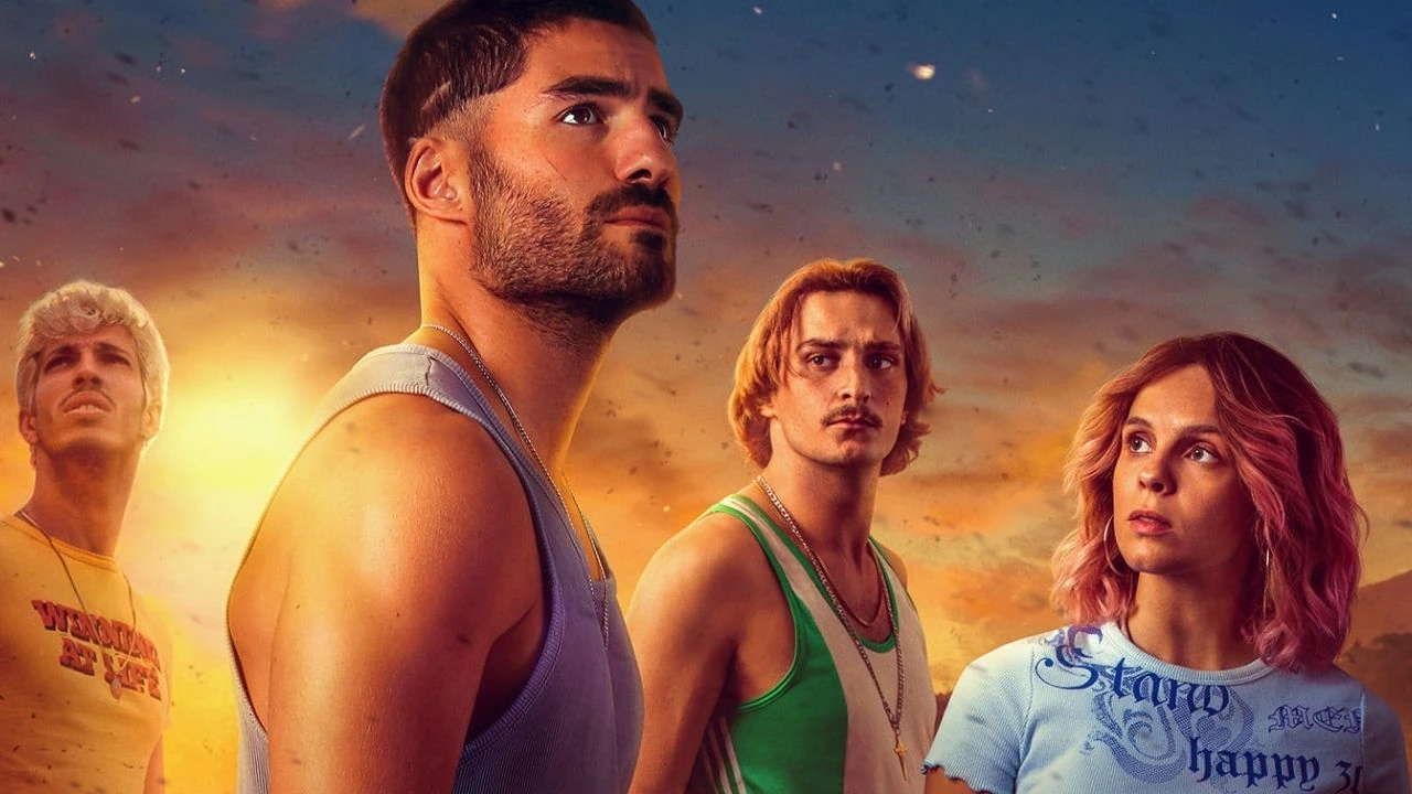 Imagem promocional de série portuguesa com quatro jovens em primeiro plano ao pôr do sol