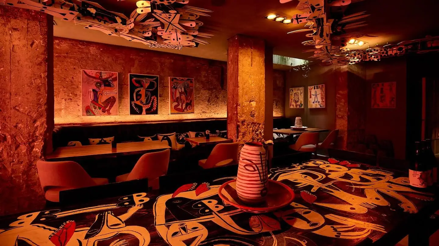 Fotografia do interior do restaurante Carnal.