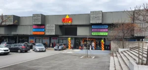 Fachada de uma loja GiFi em Portugal num parque comercial